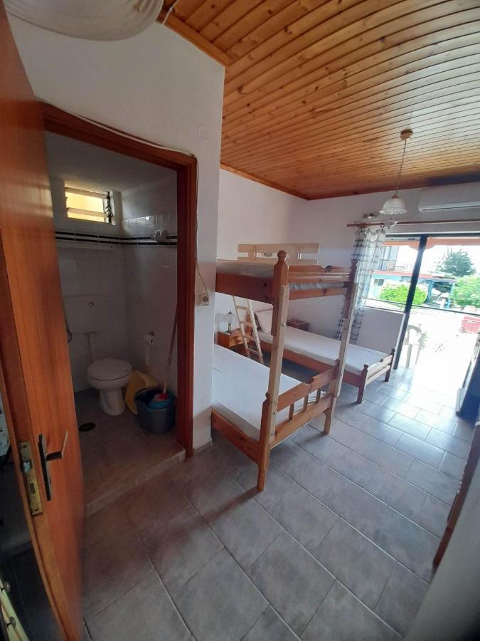 Christina Sunny Rooms Loutsa  Luaran gambar