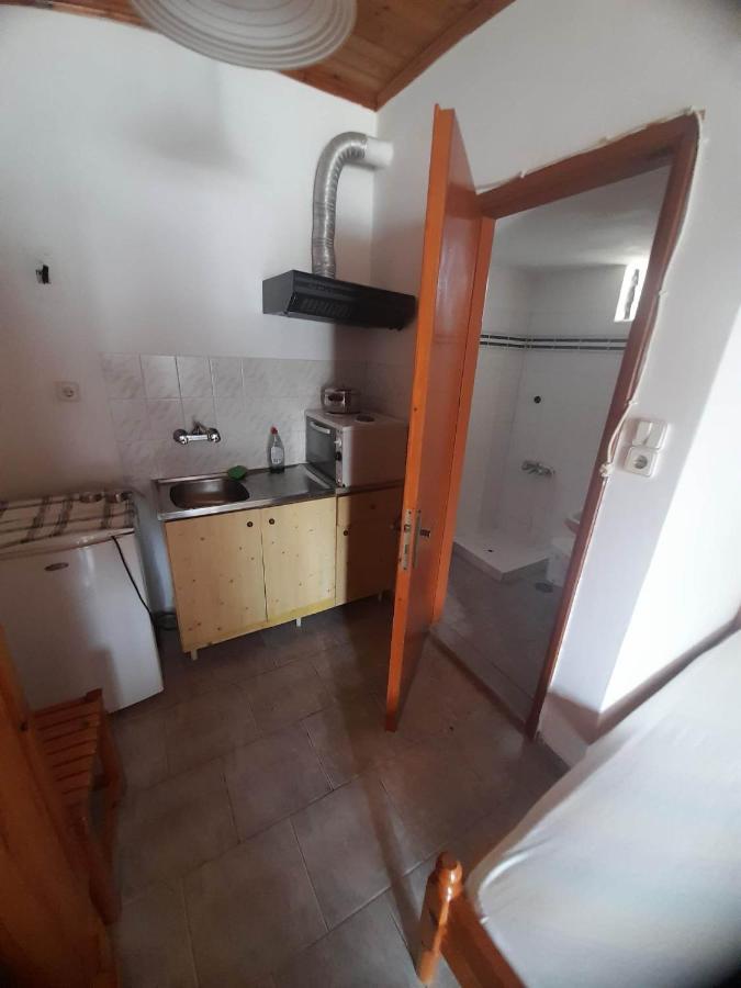Christina Sunny Rooms Loutsa  Luaran gambar