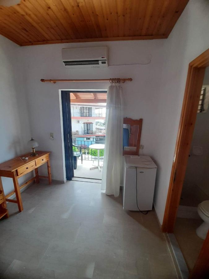 Christina Sunny Rooms Loutsa  Luaran gambar