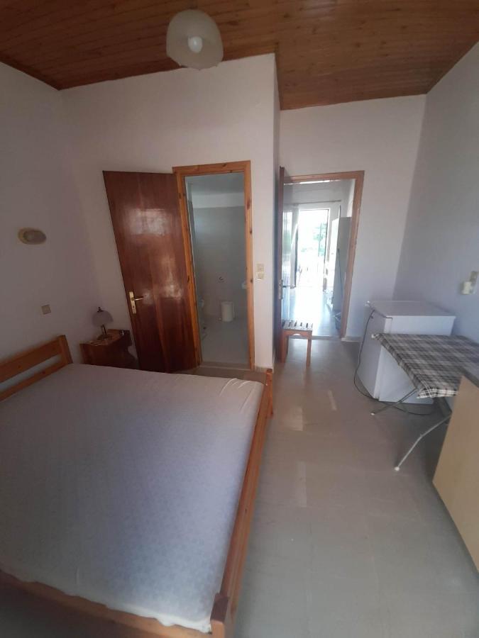 Christina Sunny Rooms Loutsa  Luaran gambar