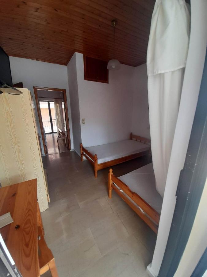 Christina Sunny Rooms Loutsa  Luaran gambar