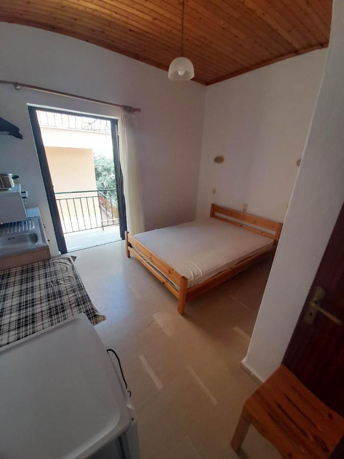 Christina Sunny Rooms Loutsa  Luaran gambar