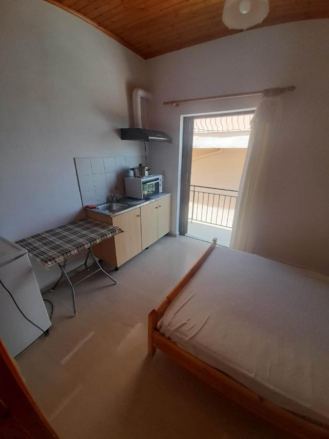 Christina Sunny Rooms Loutsa  Luaran gambar