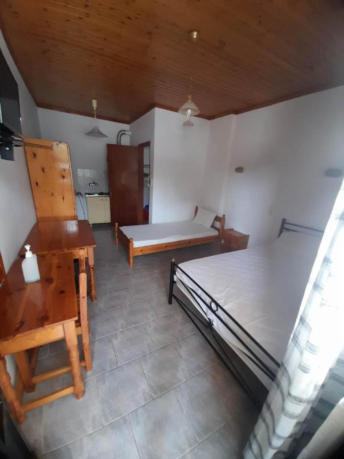 Christina Sunny Rooms Loutsa  Luaran gambar