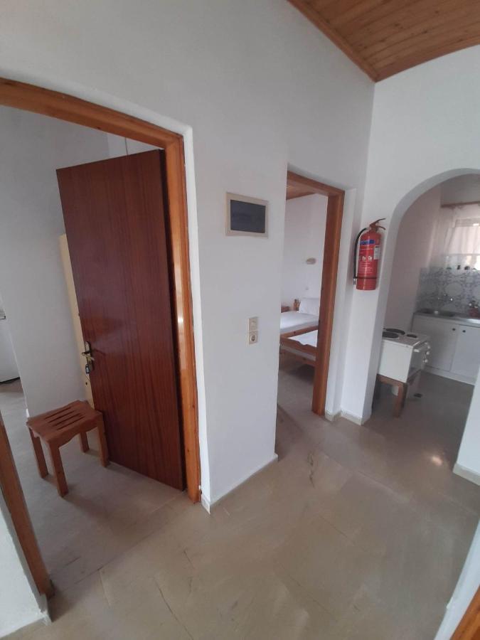 Christina Sunny Rooms Loutsa  Luaran gambar