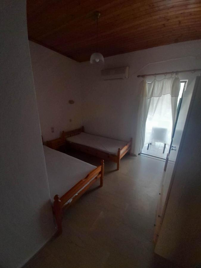 Christina Sunny Rooms Loutsa  Luaran gambar